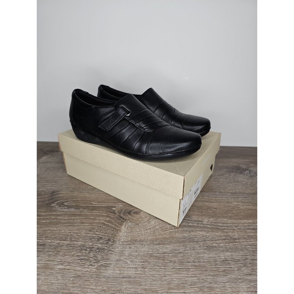 Clarks Everlay Luna Black Slip On Shoe Women's size 7.5 Hook and Loop Closure